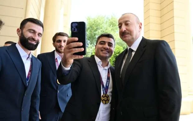 "Prezident İlham Əliyev milli komandamızın bütün oyunçularını tanıyır" - Elşad Quliyev 