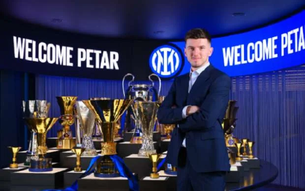 "Qarabağ"a qarşı oynamış futbolçu ÇL-in finalçısına transfer olundu 