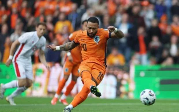 Depay Robin van Persinin rekordunu təkrarladı 