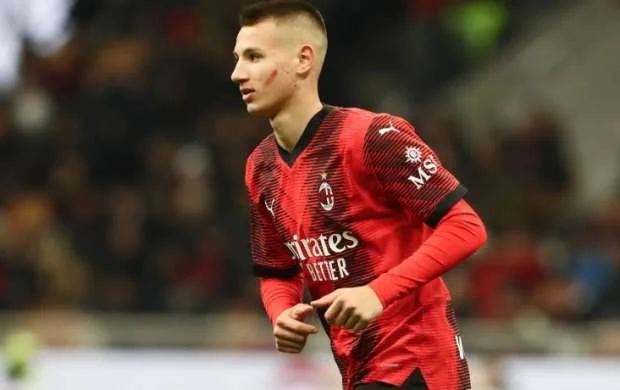 "Milan"ın 17 yaşlı rekordçusu iş yerini dəyişmək üzrədir - SON DURUM 