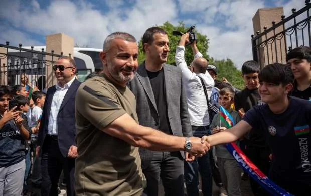 "Qarabağ" Şuşada 1 nömrəli məktəbi ziyarət etdi - FOTO 