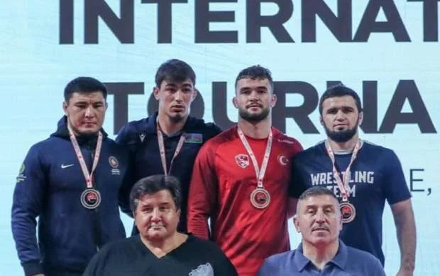 Azərbaycanlı güləşçi Türkiyədə çempion oldu 