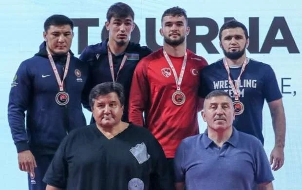 Azərbaycan güləşçiləri Türkiyədəki turniri 8 medalla başa vurdular 