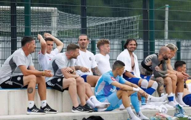 "Zirə"nin rəqibi 4 futbolçusunu yola saldı 