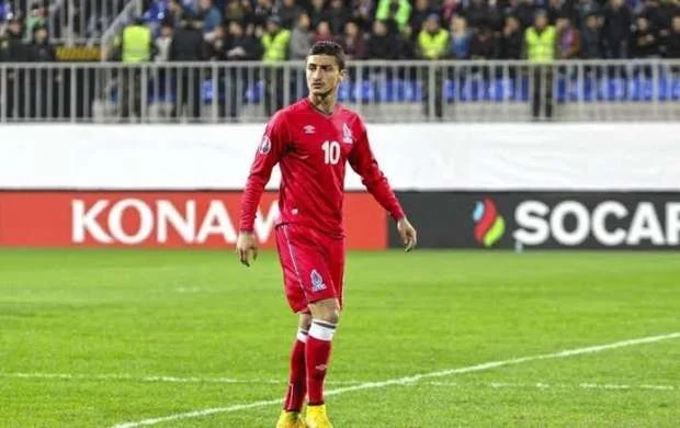 Araz Abdullayev Premyer Liqa klubuna keçdi 