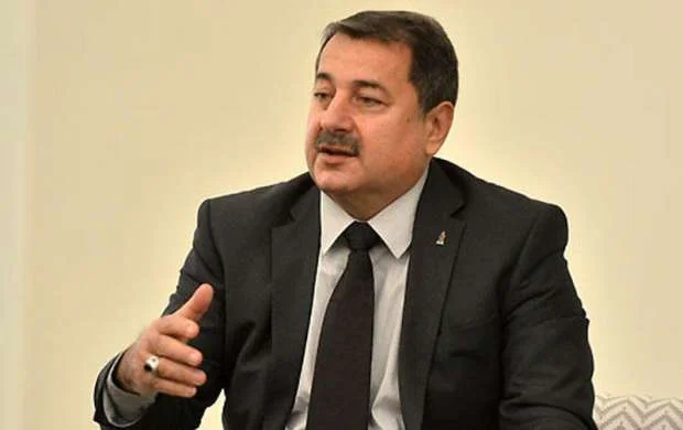 "Dəyişişlik olsun deyə, evi söküb yenidən tikməyə ehtiyac yoxdur" - Vaqif Sadıqov "Sabah"ın oyununu dəyərləndirdi 