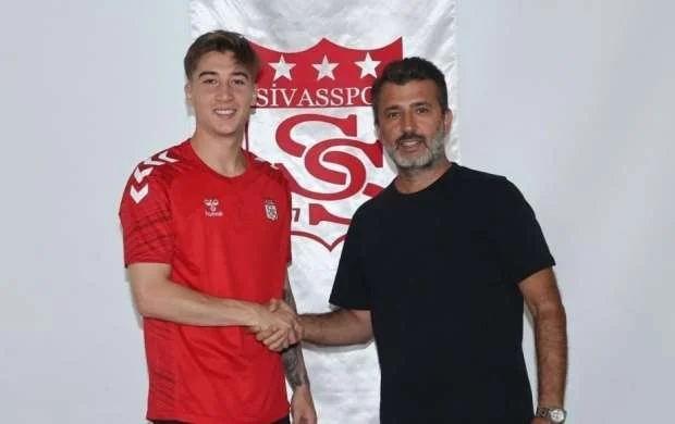 Azərbaycan millisinin üzvü Türkiyə klubuna transfer olundu 
