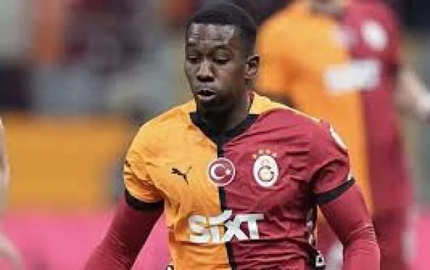 Niderland nəhəngi "Qalatasaray"ın ulduzuna elçi düşdü 