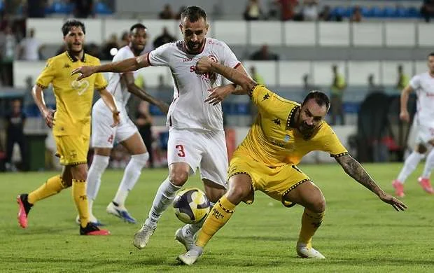 "Aris"in heyətindəki futbolçuların təcrübəli olması məni bir qədər qorxudur" 