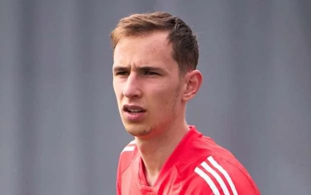 "Bayern"in futbolçusu İsveçrə klubunda - RƏSMİ 