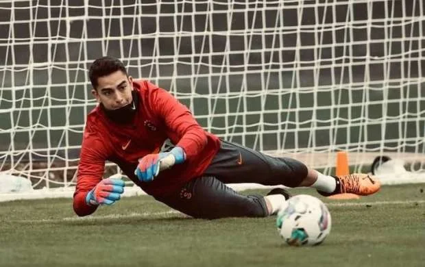 "Qalatasaray"ın qapıçısı karyerasını "Qalataspor"da davam etdirəcək 