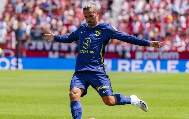 Qrizmann bir ay əvvəl müqavilə yenilədiyi "Atletiko"nu tərk edir 