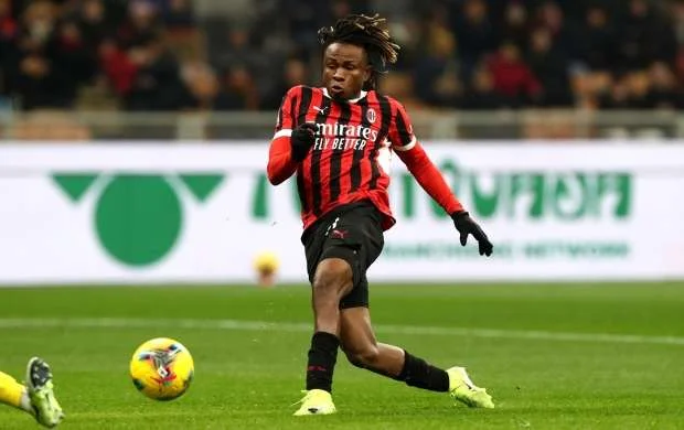 "Milan"ın ulduz futbolçusunun meneceri İstanbula gəldi -SƏBƏB 