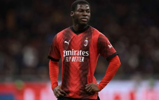 İngiltərə klubu "Milan"ın yarımmüdafiəçisinə elçi düşdü 