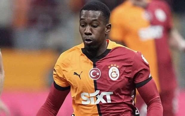 Moskva klubu "Qalatasaray"ın futbolçusunu heyətinə qatır 