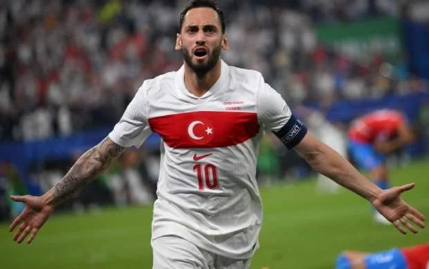 Hakan Çalhanoğlu "Fənərbağça" prezidenti ilə telefon danışığını açıqladı 