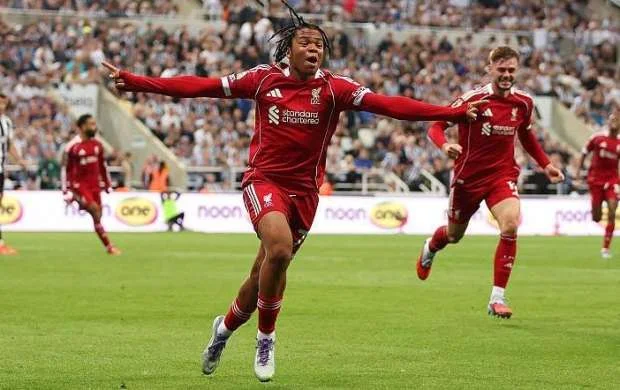 "Liverpul"un yeni möcüzəsi: 16 yaşlı Rio kimisi olmamışdı 