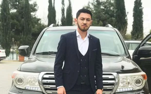 Vüqar Bəybalayev subaylığın daşını atdı 