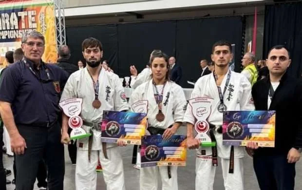 Karateçilərimiz Avropa çempionatında 3 medal qazandılar 