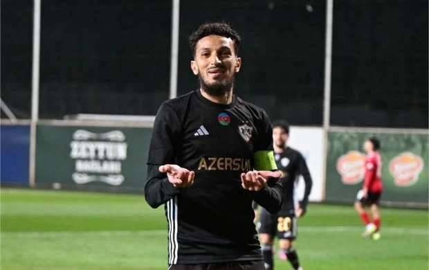 Zubir "Qarabağ"da yubiley qolunu vurdu 