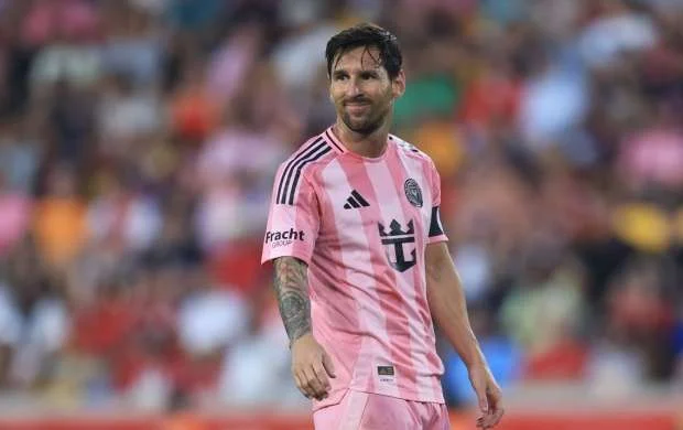 Messi dublla zirvəyə yüksəldi 