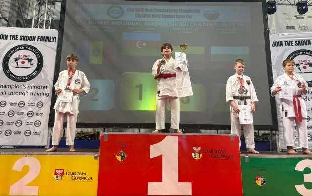 Karateçilərimiz Polşada 8 medal qazandılar 