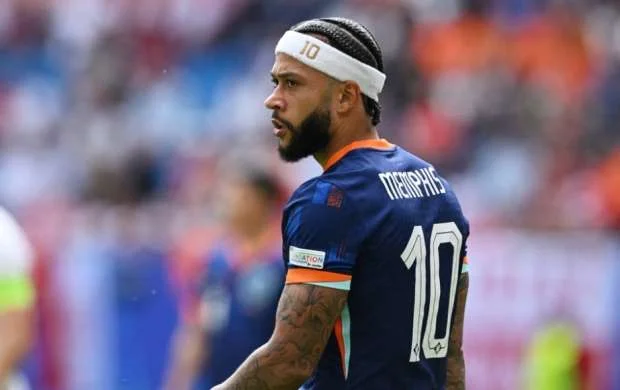Depay Türkiyə yolunda 