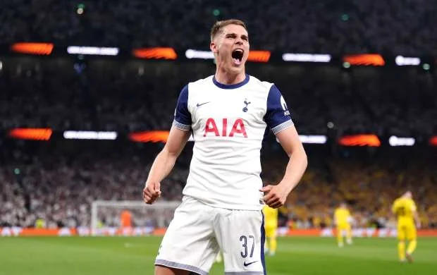 “Tottenhem”in müdafiəçisi klubun tarixinə düşdü 