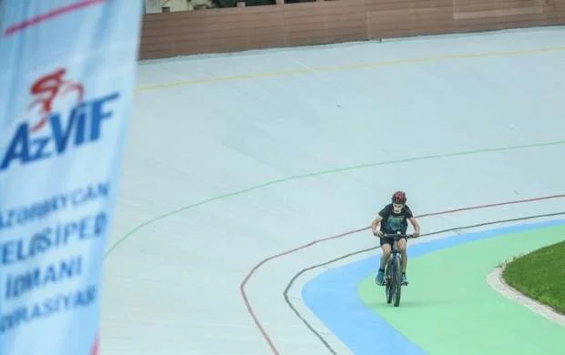 Bakı məktəbliləri arasında velosiped yarışı keçirildi 