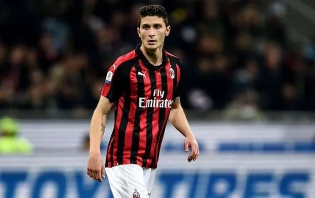 İtaliya millisinin və "Milan"ın sabiq üzvü karyerasını bitirdi 