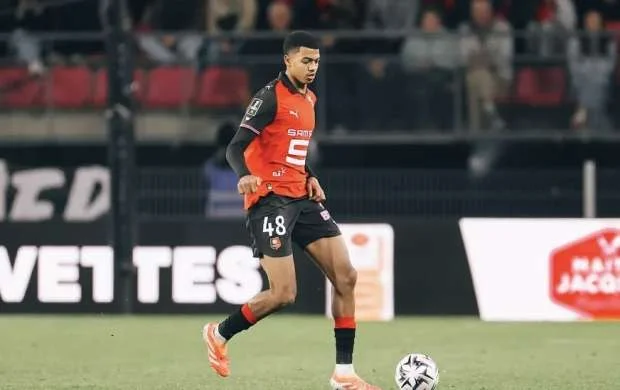 "Renn"in gənc müdafiəçisi "Trabzonspor" yolunda 