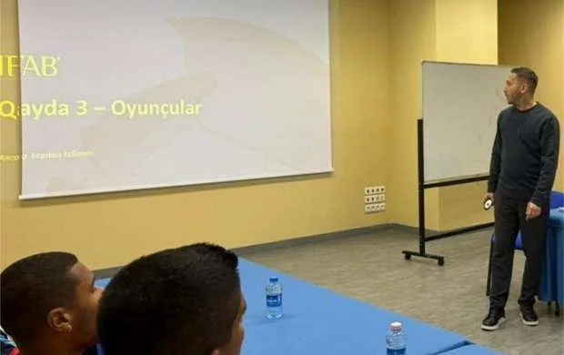 Sabiq referi "Araz-Naxçıvan"ın oyunçularına "dərs keçdi" 