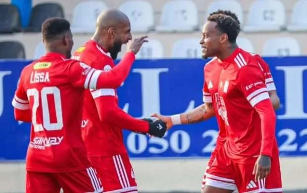 Ruan Renato yubiley matçında sevindi 