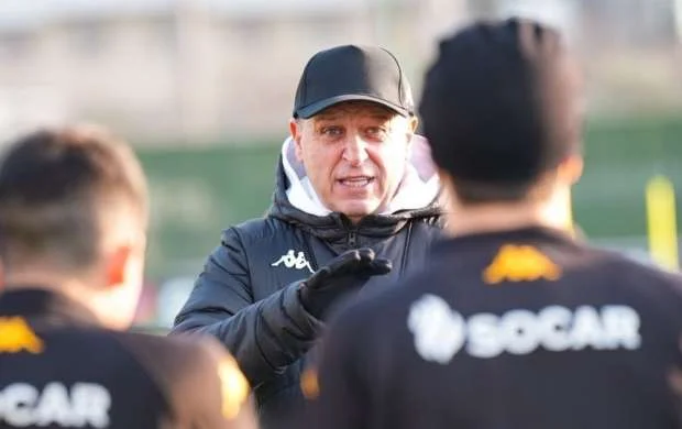 Vernidub "Neftçi"nin ulduzuna barmaq silkələdi, yeni transfer təxirə düşdü 