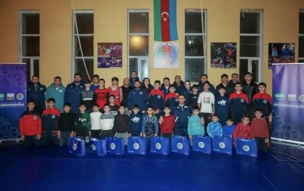 Azərbaycan güləşinin tanınmış simaları Füzulidə gənc idmançılarla görüşdülər 