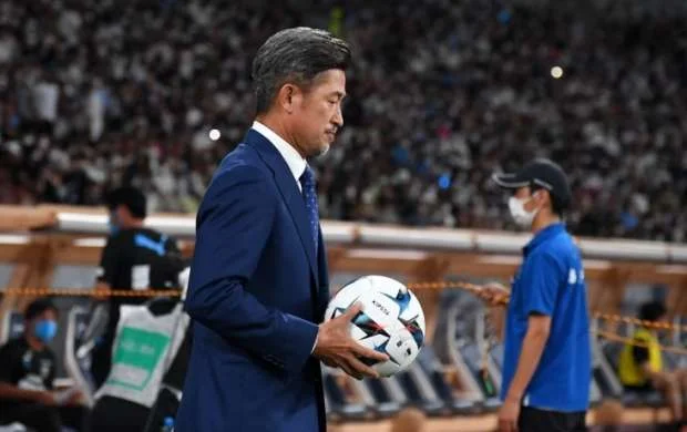 Dünyanın ən yaşlı peşəkar futbolçusu yeni klubu ilə müqavilə bağladı 