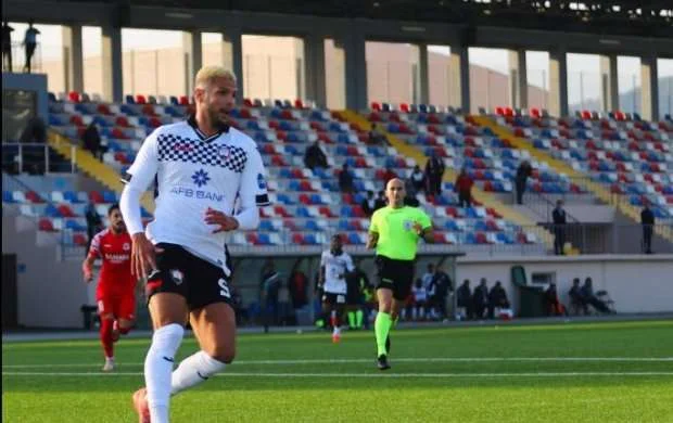 Premyer Liqada daha bir referi debüt etdi -  Hakimliyin mənzərəsi
