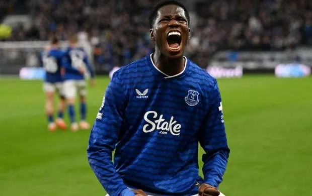 “Everton”un futbolçusunun evi qarət olundu 