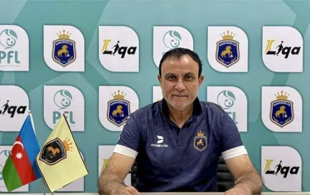 Lider gözlənilmədən baş məşqçisini istefaya göndərdi 