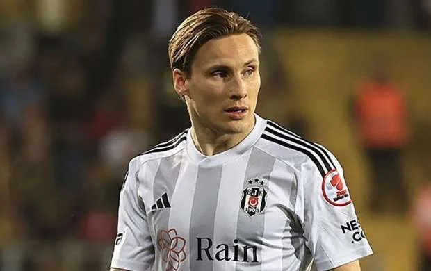 "Beşiktaş" daha bir futbolçusu ilə vidalaşdı - RƏSMİ 