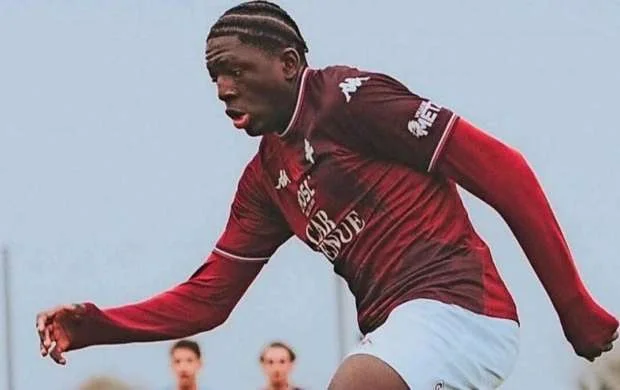 "Aston Villa" 16 yaşlı "yeni Lukaku"nu transfer edir 
