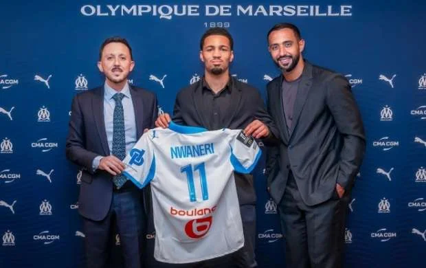 Premyer Liqanın tarixinə düşmüş futbolçu Fransa klubuna keçdi 