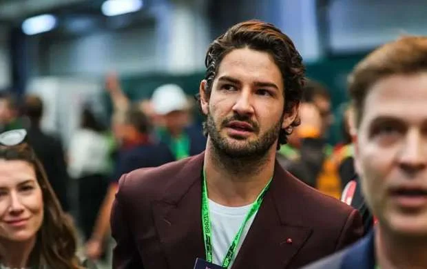 Pato İngiltərə klubunu alır - RƏSMİ 