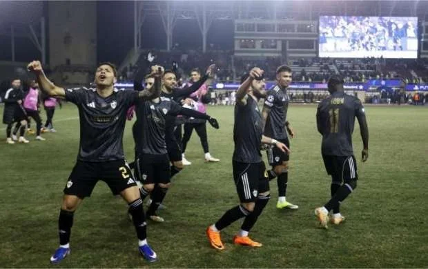 "Qarabağ" 10 illik tilsimi qırdı 