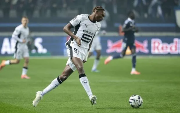 İngiltərə nəhəngi 20 yaşlı futbolçu aldı - RƏSMİ 