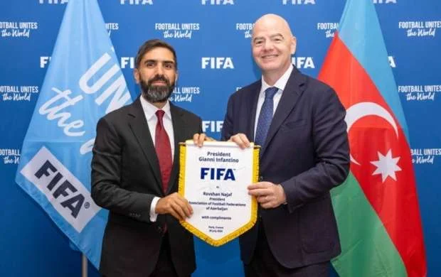 Rövşən Nəcəf FIFA prezidentini təbrik etdi 