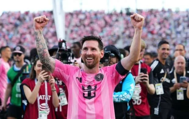 Messi rəqib baş məşqçini bu jest ilə ələ saldı - FOTO 