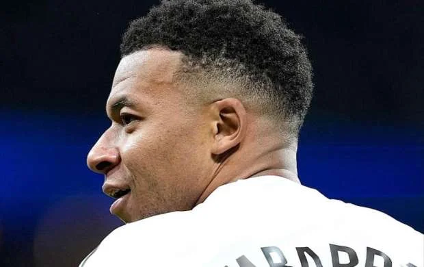 "Real"ın həkimlərinə inanmayan Mbappe Fransada müayinədən keçdi - Əməliyyat olunacaq? 