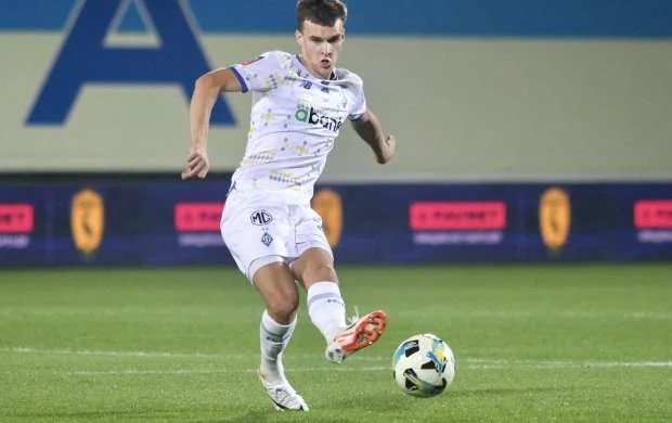 Mıxavko iki nəhəngin diqqətində 