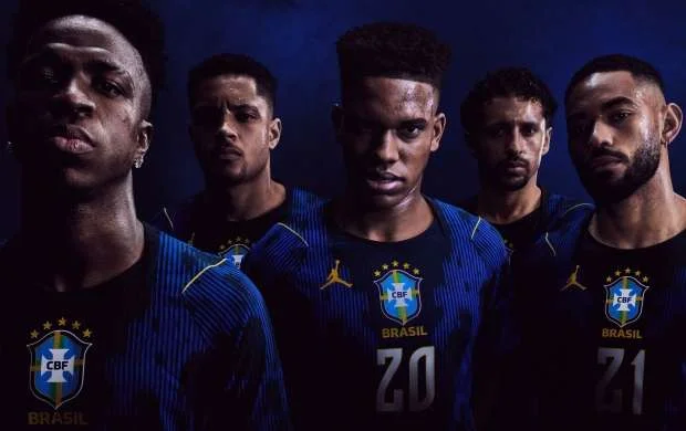 Braziliya millisi yeni formasını təqdim etdi - FOTO 